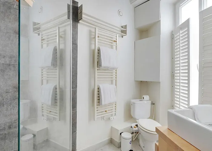 Spacious 2br 4p - Republique Apartmán *