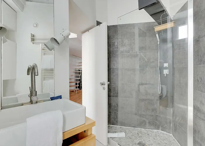 Spacious 2br 4p - Republique *